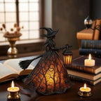 🧙‍♀️ Halloweeni boszorkánylámpa – Egy gótikus, lámpás alakú, rejtélyes dekorációs elem; egyedi díszként, asztali lámpaként vagy éjszakai fényként is szolgálhat.